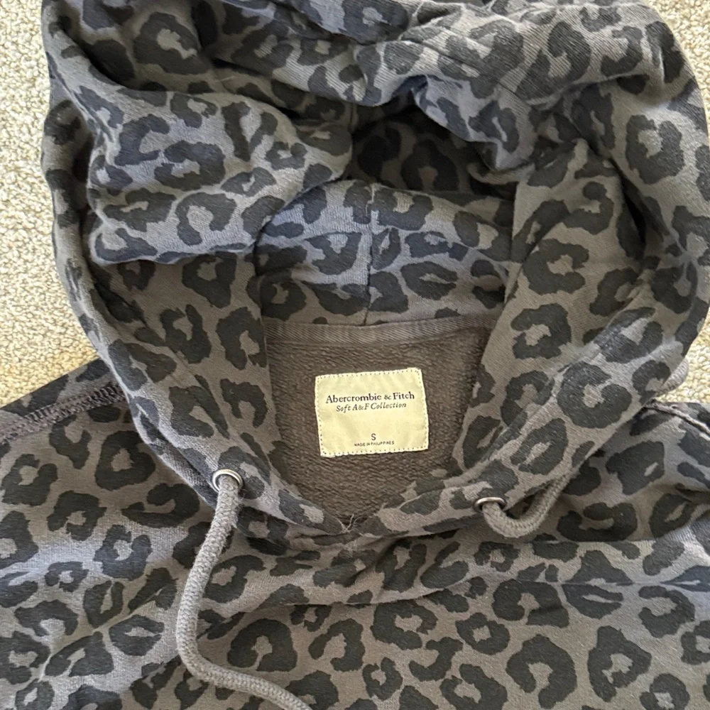 Abercrombie Black Leopard Print Hoodie and Sweatpants - Picture 2 of 4